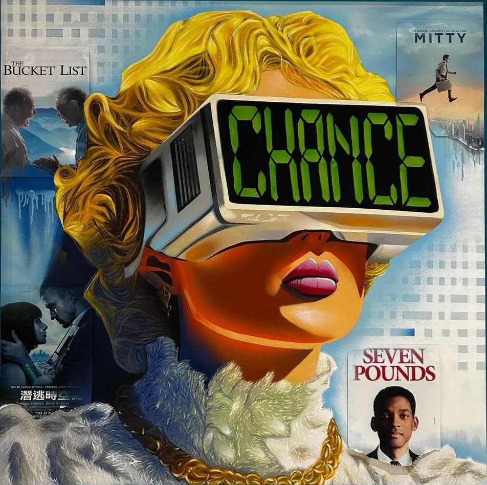 SEO Title: CHANCE – ศิลปะร่วมสมัย Mixed Media โดย Goldy | 150 × 150 ซม. Meta Description: “CHANCE” ผลงาน Mixed Media ขนาด 150 × 150 ซม. โดย Goldy ศิลปินร่วมสมัยชาวรัสเซีย ถ่ายทอดเรื่องโอกาส การเลือก และอิทธิพลของภาพยนตร์ที่มีต่อการมองชีวิต ชื่อผลงาน: CHANCE ศิลปิน: Goldy (Goldi Mikhail Maksimovich) ปีที่สร้าง: ค.ศ. 2026 (พ.ศ. 2569) เทคนิค: Mixed Media (สื่อผสม) ขนาด: 150 × 150 ซม. คำบรรยายผลงาน: “CHANCE” นำเสนอภาพบุคคลหญิงผมสีทองในรูปลักษณ์หรูหรา แต่ใบหน้ากลับถูกบดบังด้วยอุปกรณ์แสดงผลทรงวินเทจซึ่งปรากฏคำว่า “CHANCE” ด้วยตัวอักษรดิจิทัลสีเขียว องค์ประกอบดังกล่าวสร้างความขัดแย้งระหว่างความงามแบบคลาสสิกกับเทคโนโลยี ความเป็นมนุษย์กับภาพที่ถูกสร้างขึ้น ตลอดจนตัวตนภายในกับสิ่งที่สังคมมองเห็น บริเวณฉากหลังประกอบด้วยภาพอ้างอิงจากโลกภาพยนตร์ซึ่งเชื่อมโยงกับความฝัน การตัดสินใจ การเผชิญวิกฤต และโอกาสครั้งสำคัญของชีวิต ภาพเหล่านี้ไม่ได้เป็นเพียงองค์ประกอบตกแต่ง แต่ทำหน้าที่เสมือนความทรงจำและเรื่องเล่าที่หล่อหลอมวิธีคิดของมนุษย์ คำว่า “CHANCE” ซึ่งครอบคลุมพื้นที่ดวงตาอาจตีความได้ว่า โอกาสคือเลนส์ที่เราใช้มองโลก ขณะเดียวกันก็อาจตั้งคำถามว่า เราเป็นผู้เลือกเส้นทางของตนเอง หรือกำลังมองชีวิตผ่านเรื่องราวและภาพที่ผู้อื่นสร้างขึ้น การใช้สีทอง สีส้ม และสีเขียวสดตัดกับพื้นหลังสีฟ้า ทำให้ตัวละครกลางภาพมีพลังและดึงดูดสายตา รายละเอียดของเส้นผม เสื้อขนสัตว์ เครื่องประดับ และพื้นผิวที่หลากหลาย ช่วยเพิ่มมิติให้กับผลงาน พร้อมสะท้อนแนวทางของ Goldy ที่เชื่อมโยงพลังของสตรีทอาร์ต วัฒนธรรมป๊อป ภาพยนตร์ และศิลปะร่วมสมัยเข้าด้วยกัน ด้วยขนาด 150 × 150 ซม. “CHANCE” เหมาะสำหรับจัดแสดงเป็นผลงานชิ้นเด่นในบ้านสมัยใหม่ แกลเลอรี โรงแรม สำนักงาน หรือพื้นที่สร้างสรรค์ รวมถึงเหมาะสำหรับนักสะสมที่สนใจศิลปะร่วมสมัย ป๊อปอาร์ต และผลงานที่ตั้งคำถามเกี่ยวกับตัวตน สื่อ และการเลือกในชีวิต เกี่ยวกับศิลปิน: Goldy หรือ Goldi Mikhail Maksimovich เกิดที่เมืองทอมสค์ แคว้นไซบีเรีย ประเทศรัสเซีย เขาแสดงความรักในการวาดภาพตั้งแต่วัยเยาว์ และเริ่มสำรวจกราฟฟิตีกับสตรีทอาร์ตเมื่ออายุเพียง 11 ปี ในปี 2022 Goldy ย้ายมายังประเทศไทยเพื่อผลักดันขอบเขตความคิดสร้างสรรค์และพัฒนาแนวทางของตนในบริบทศิลปะร่วมสมัย ผลงานของเขาให้ความสำคัญกับการทดลอง โดยผสมผสานรูปแบบ เทคนิค วัสดุ และอิทธิพลทางวัฒนธรรมที่หลากหลาย การสำรวจอย่างต่อเนื่องทำให้ Goldy พัฒนาภาษาทางศิลปะเฉพาะตัว ซึ่งเชื่อมโยงพลังดิบของวัฒนธรรมสตรีทเข้ากับภาษาที่เปลี่ยนแปลงอยู่เสมอของศิลปะร่วมสมัย ข้อความ ALT ภาพ: CHANCE ผลงาน Mixed Media โดย Goldy เป็นภาพหญิงผมทองสวมอุปกรณ์แสดงผลทรงวินเทจปิดดวงตา มีคำว่า CHANCE สีเขียว ท่ามกลางองค์ประกอบจากโลกภาพยนตร์ Slug: chance-mixed-media-pop-art-goldy คีย์เวิร์ด SEO: CHANCE by Goldy, Goldy artist, Goldi Mikhail Maksimovich, ศิลปะ Mixed Media, ศิลปะร่วมสมัย, ป๊อปอาร์ต, ศิลปะจากวัฒนธรรมภาพยนตร์, ศิลปะสตรีท, ศิลปินรัสเซียในประเทศไทย, ภาพผู้หญิงร่วมสมัย, งานศิลปะขนาดใหญ่, ศิลปะเกี่ยวกับโอกาสและการเลือก, ซื้อผลงานศิลปะร่วมสมัย